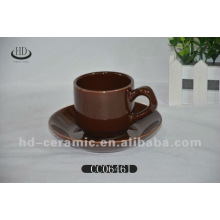 Керамическая чашка кофе и блюдце